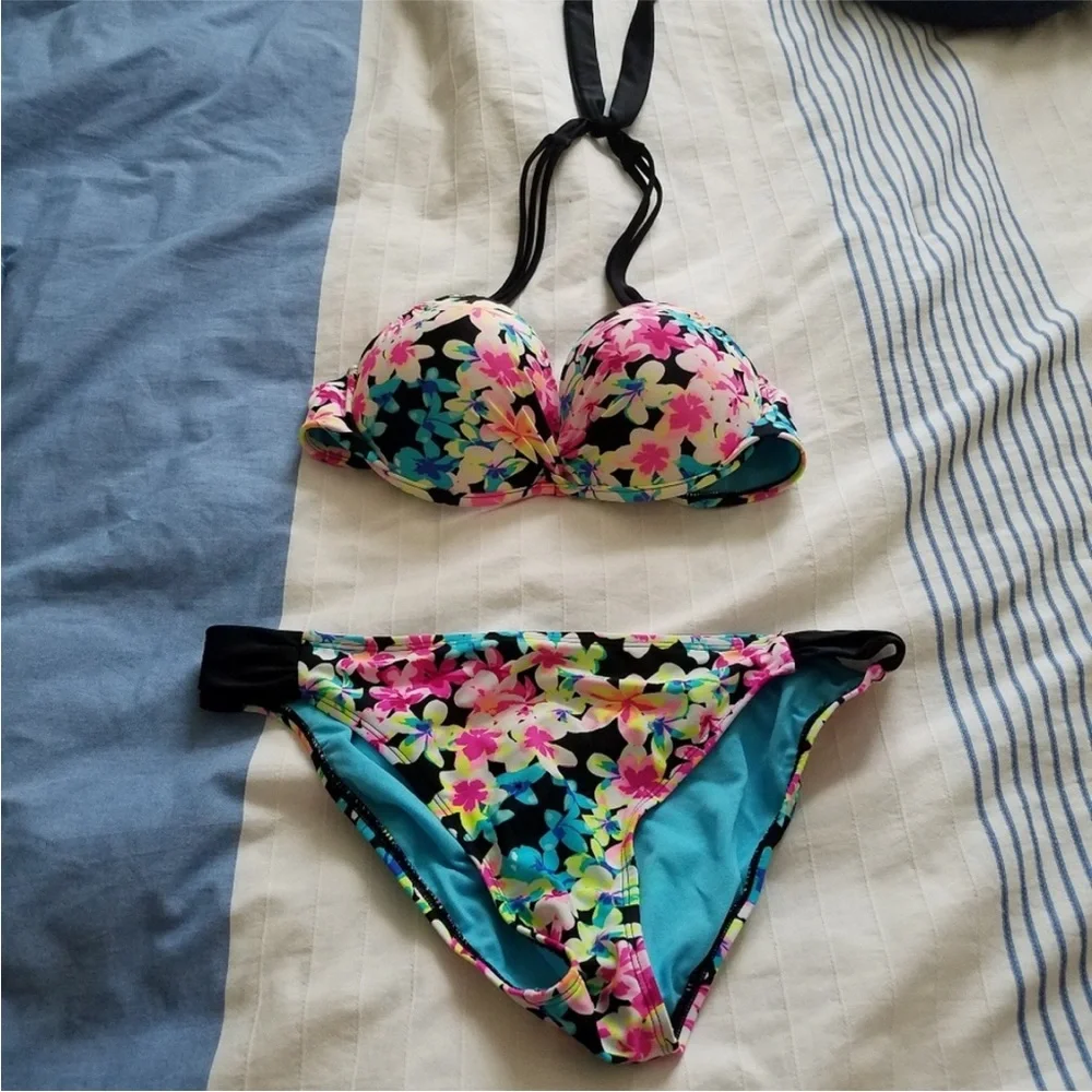 Sexy Black Floral Halter Push-up Bikini Top California Waves
